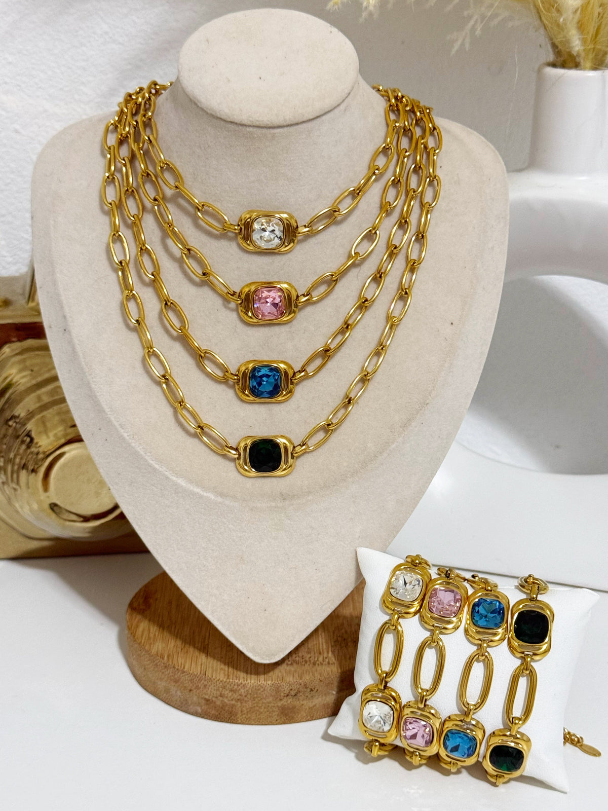 Amelia Set